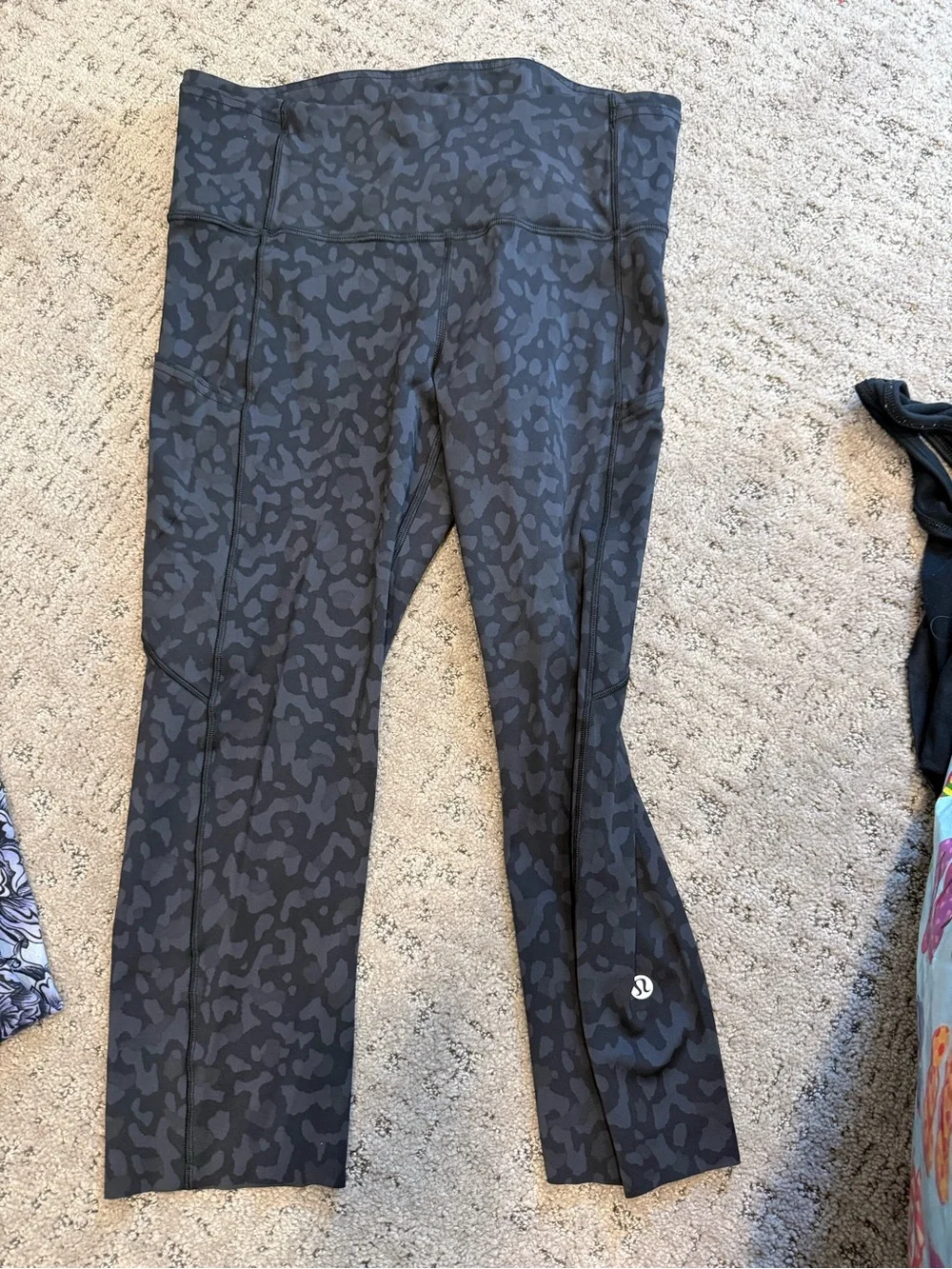 Lululemon fast and free crop size 8 Dark Gray Printed Active Leggings